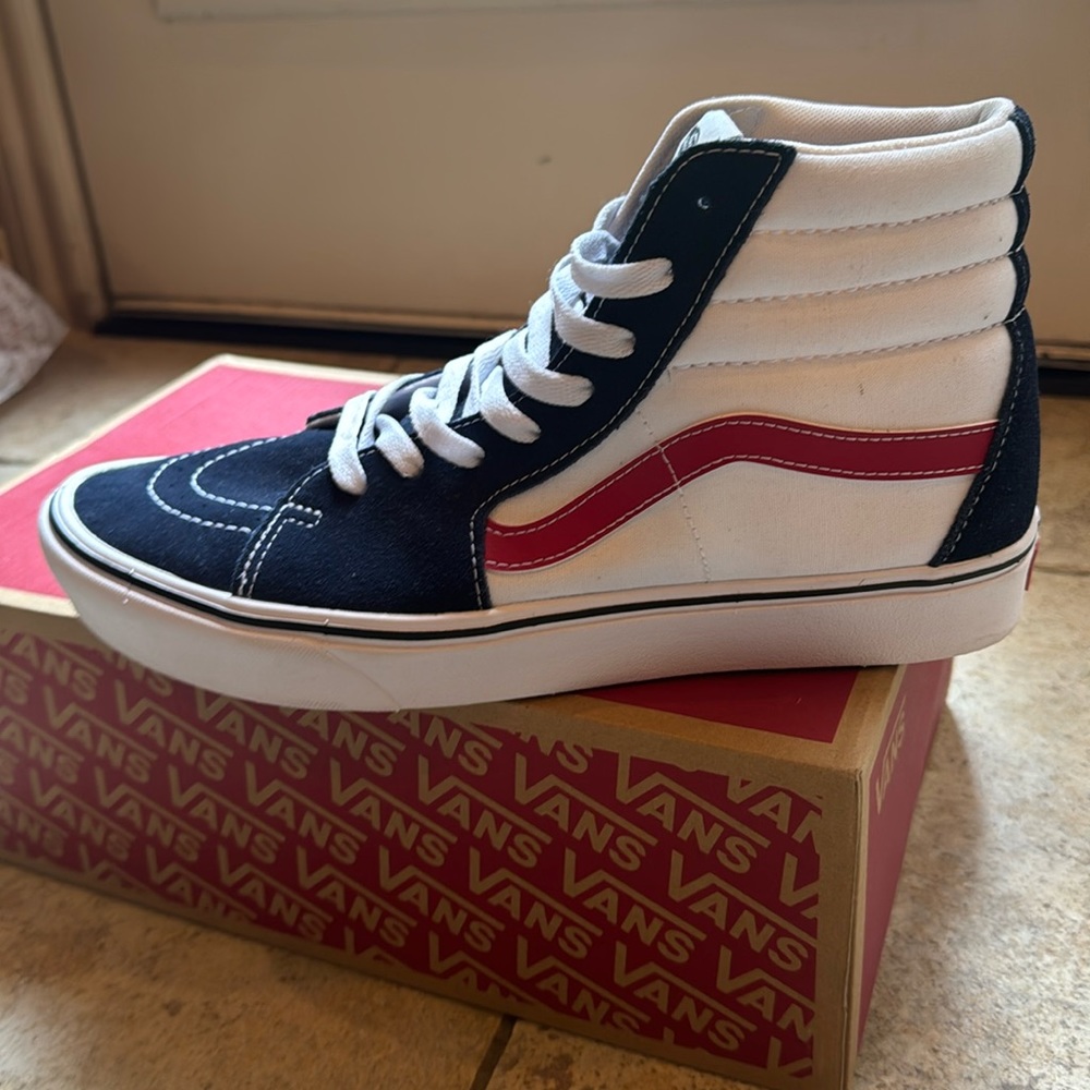 New in box Vans Sk8 skateboarding shoes